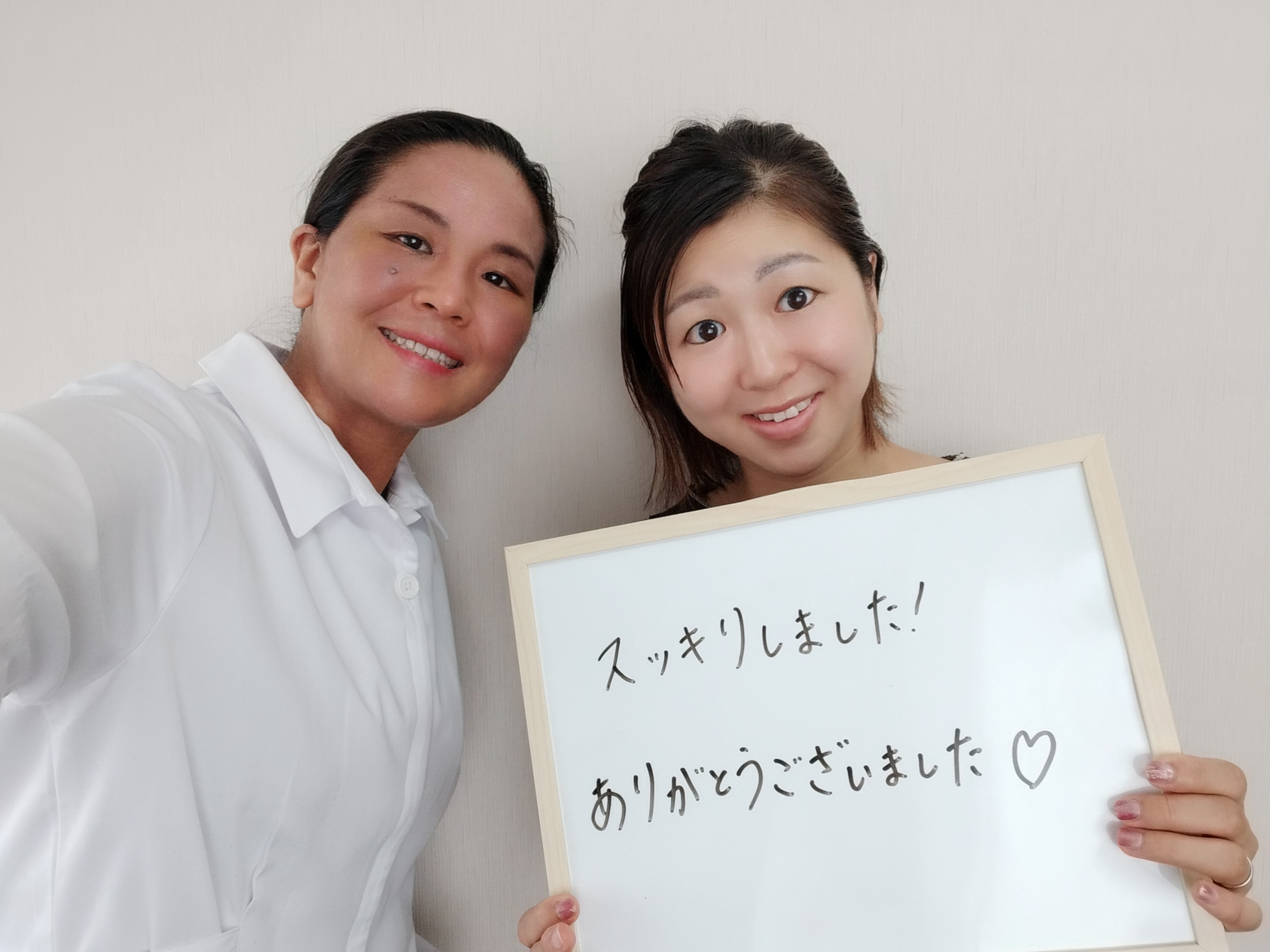 市原市にある女性専用整体を利用したお客様と院長の写真