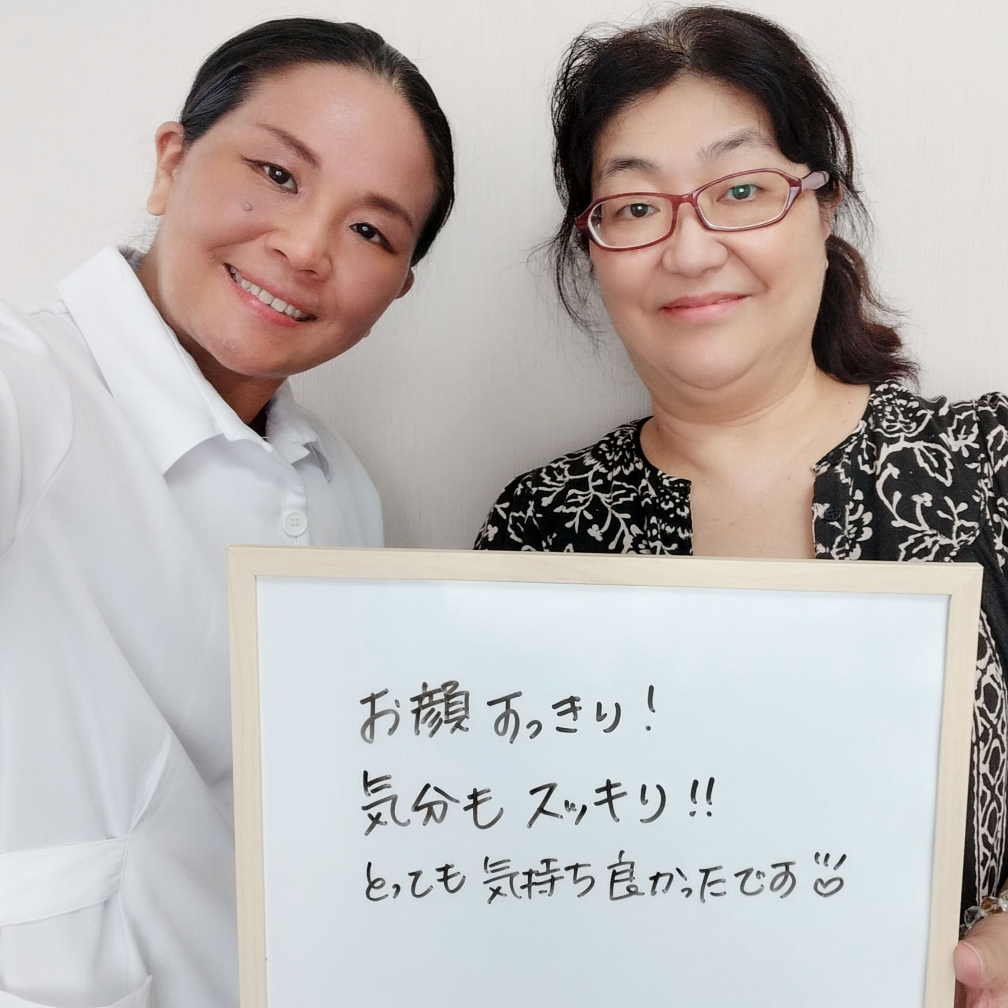 市原市にある女性専用整体を利用したお客様と院長の写真